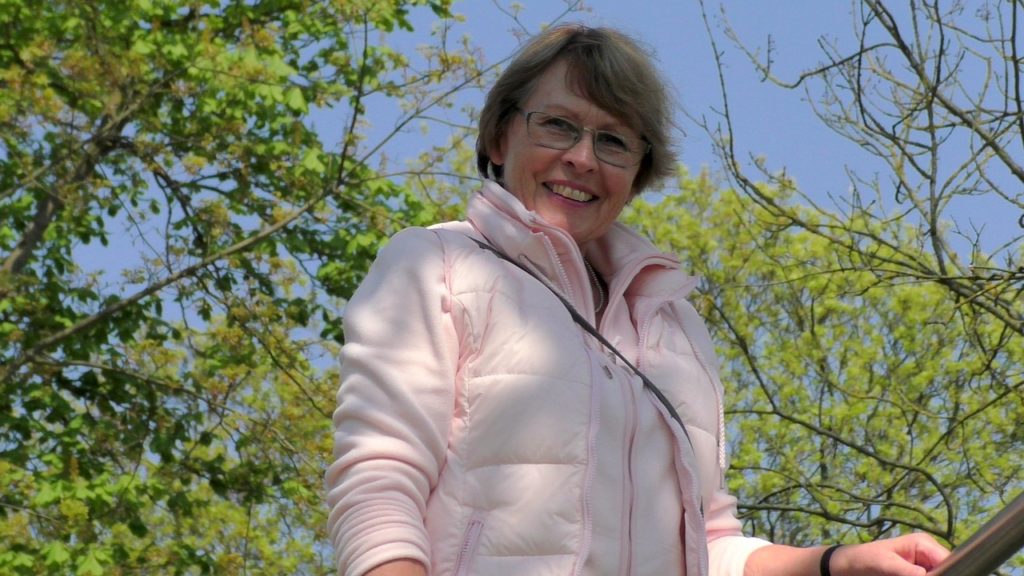 woman, pink, fashion-1373041.jpg