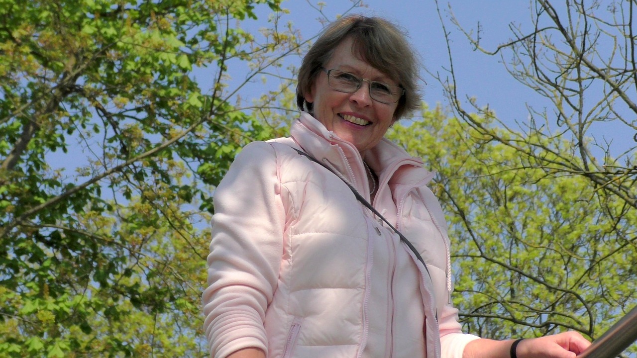 woman, pink, fashion-1373041.jpg